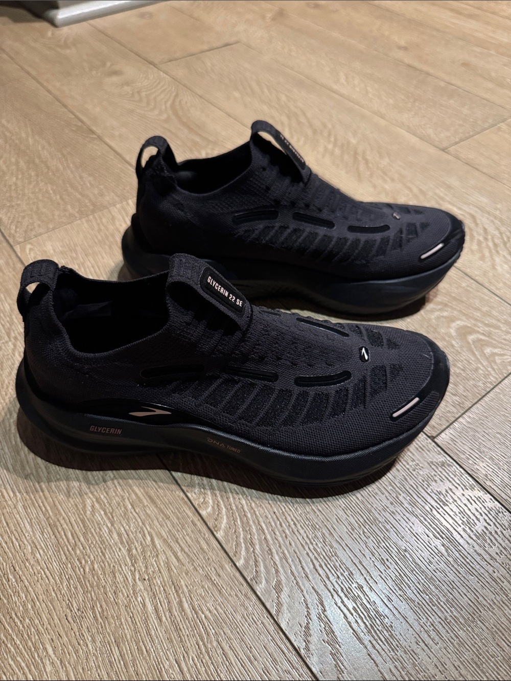 BRAND NEW Brooks Glycerin 22 SE Slip-On Sneakers
